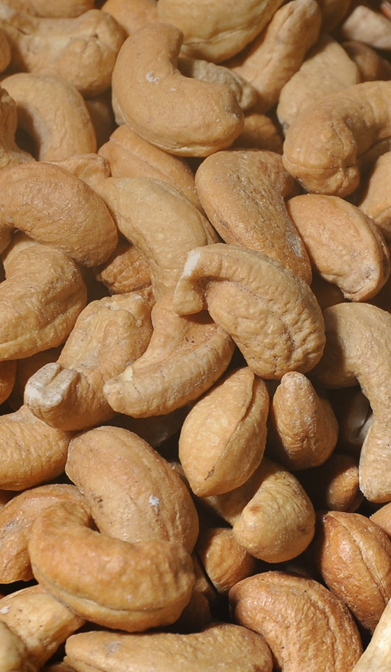 Our wholesale fresh cashews are ready to supercharge your consumers' day as a standalone snack